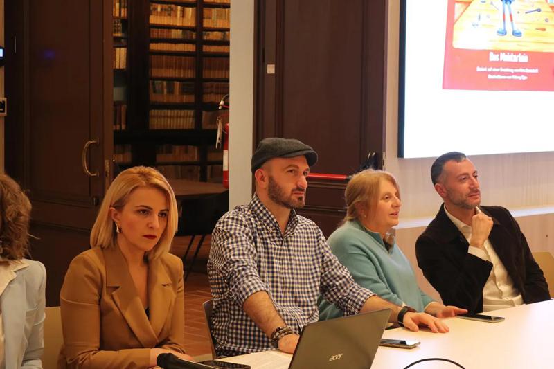 "ბიბლუსის" საჩუქარი ემიგრანტებს: ქართული ბიბლიოთეკა იტალიის ქალაქ ემპოლიში - "ემოციებმა მოლოდინს გადააჭარბა, დარბაზი გადავსებული იყო" (ფოტო, ვიდეო)