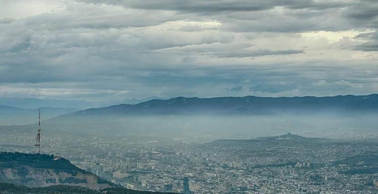 გამოვლინდა 10 ქალაქი, სადაც ჰაერი ყველაზე სუფთა/ბინძურია - რომელ ადგილზეა თბილისი?