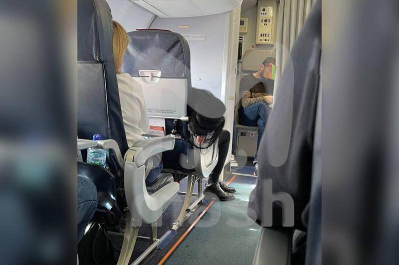 "როგორც კი თვითმფრინავი აფრინდა, ქალმა გახდა დაიწყო..." - სტრიპტიზი რუსული ავიაკომპანიის თბილისი-მოსკოვის რეისზე