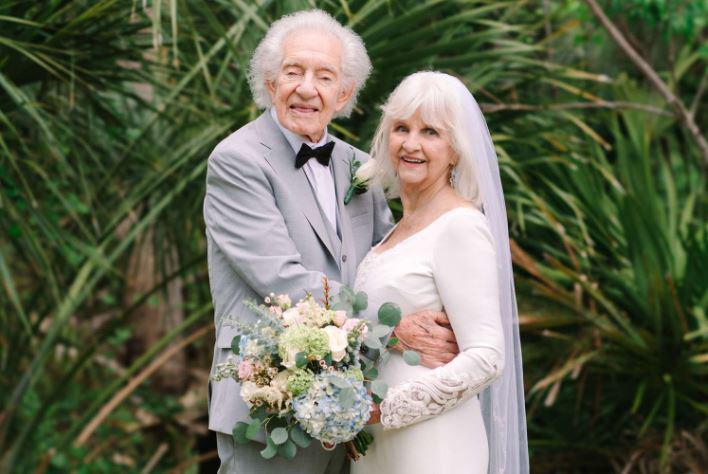 სკოლაში დაწყებული სიყვარული, რომელიც ქორწილით 70 წლის შემდეგ დასრულდა - ელეინისა და როლანდის ქორწინება 88 წლის ასაკში