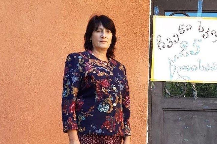 ქვემო ახალშენის სკოლის დირექტორმა, რომელმაც შუახევში მომხდარი ფემიციდი გაამართლა და მოკლულ ქალს შეურაცხყოფა მიაყენა, თანამდებობა დატოვა