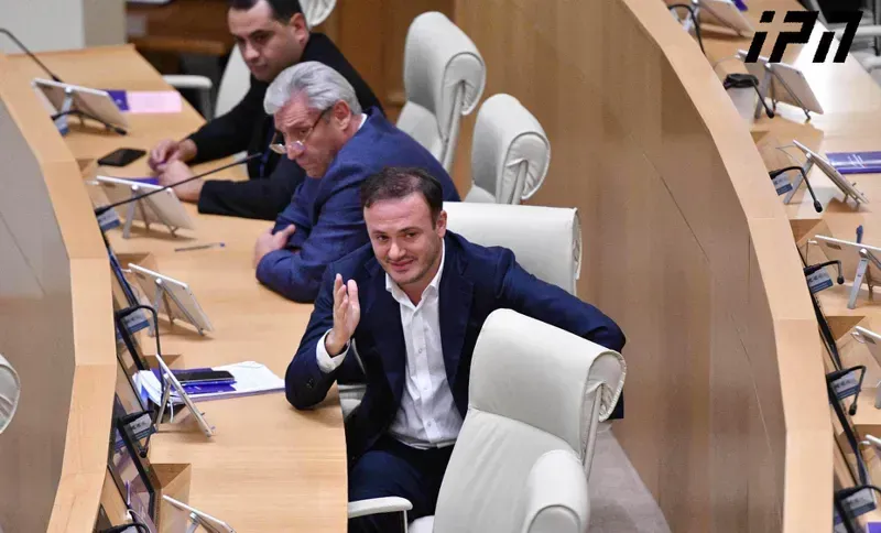 "კაცმა კუთხეში თქვა თავისთვის რაღაც, ვის არ შეგიგინებიათ ოჯახში, ან პრივატულად გამწარებულზე" -  ირაკლი ზარქუა ბექა ოდიშარიაზე