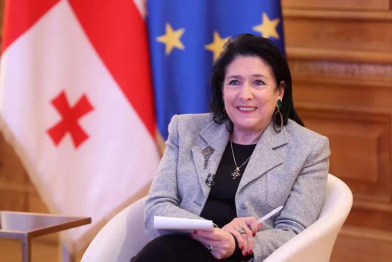 "ჩვენი არაჩვეულებრივი დედა ენა არის ის, რაც გვაერთიანებს და რაც კიდევ ძალიან დიდხანს იქნება ჩვენი ძალა და ენერგია" - სალომე ზურაბიშვილი