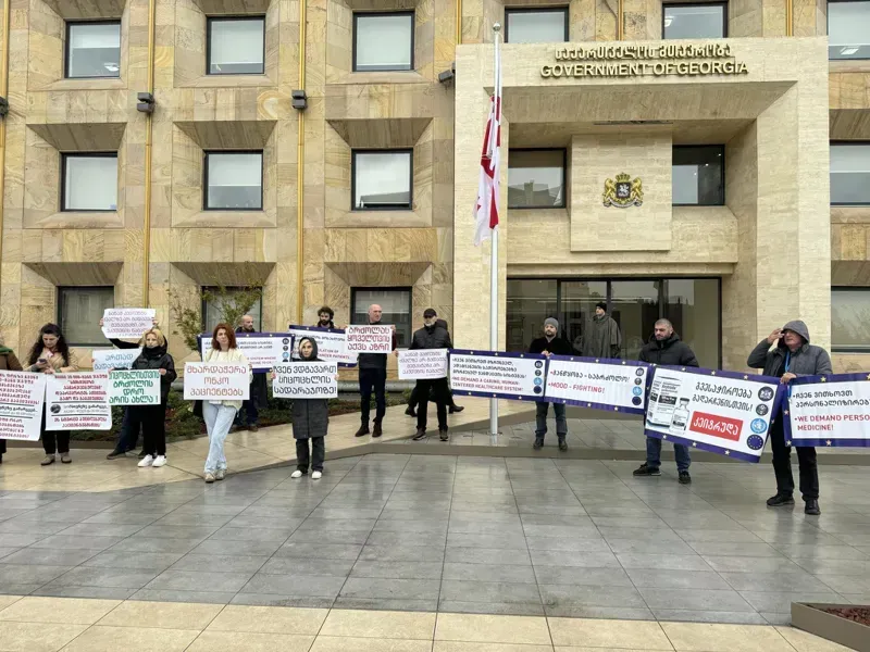 ონკოპაციენტების ნაწილი მთავრობის ადმინისტრაციასთან უწყვეტ საპროტესტო აქციას იწყებს