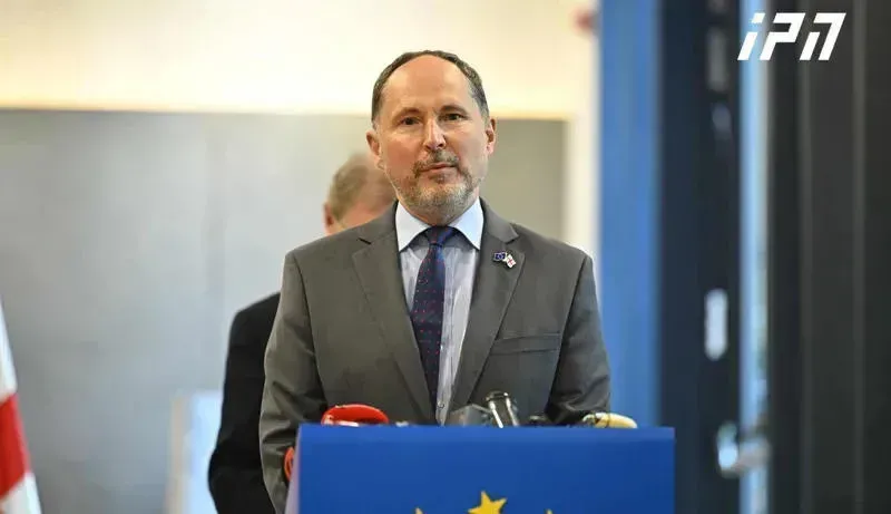 “ევროკავშირის მხარდაჭერა საქართველოს მოსახლეობის ცხოვრების ყველა სფეროს მოიცავს... ევროპის დღის აღსანიშნავად, ოჯახებთან და მეგობრებთან ერთად “ექსპო ჯორჯიაში“ გეპატიჟებით“ - პაველ ჰერჩინსკი