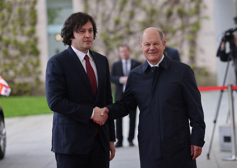 "მთელი ევროკავშირი ძალიან კრიტიკულად ვუყურებთ ე.წ. აგენტების შესახებ კანონს - დიდი იმედი გვაქვს, რომ მას არ მიიღებს საქართველო" - რა თქვა ოლაფ შოლცმა კობახიძესთან შეხვედრისას