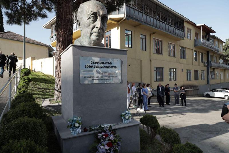 „ნიუ ჰოსპიტალსში“ ნევროლოგიის ინსტიტუტის დამაარსებლის, პეტრე სარაჯიშვილის ბიუსტი გაიხსნა