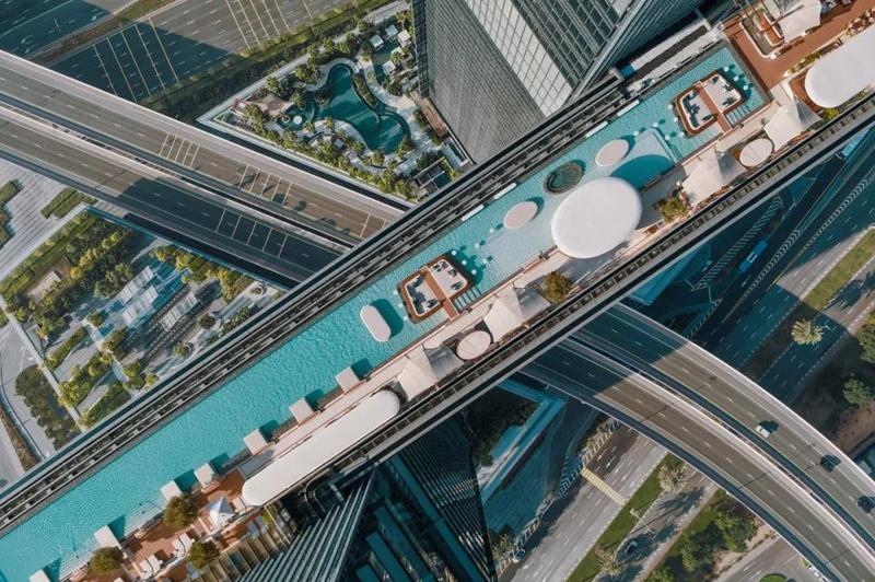 როგორ გამოიყურება პლანეტის ყველაზე გრძელი აუზი, სადაც ბანაობა 10 000 დოლარამდე დაგიჯდებათ - ის ორ ცათამბჯენს შორის არის გადაჭიმული