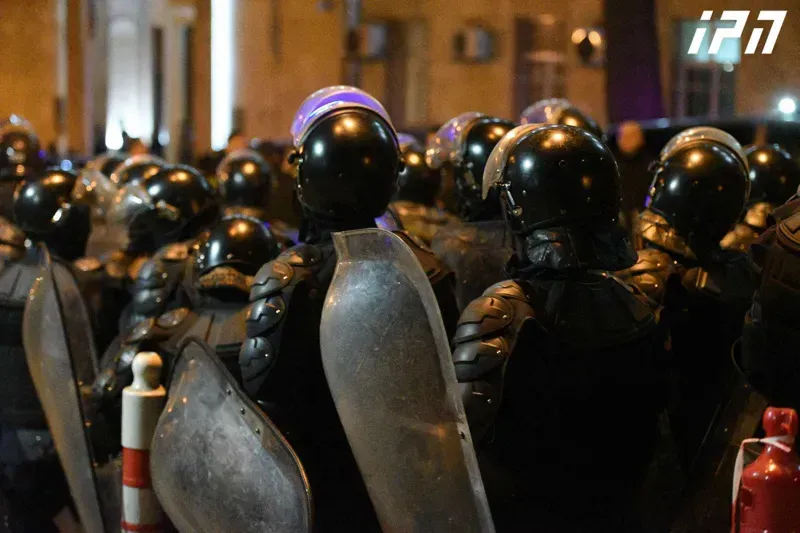 შსს აქციის მონაწილეებს აფრთხილებს - "უკვე დაშავდა ჩვენი თანამშრომელი... მართლსაწინააღმდეგო ქმედებების შემთხვევაში გამოვიყენებთ კანონით გათვალისწინებულ საშუალებებს"