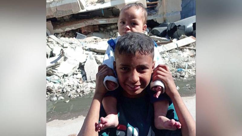 13 წლის ბიჭი, რომელიც დაბომბვას გადაურჩა, ვერტმფრენიდან ჩამოყრილმა ჰუმანიტარულმა დახმარებამ იმსხვერპლა - პალესტინელი ზეინის უმძიმესი ისტორია