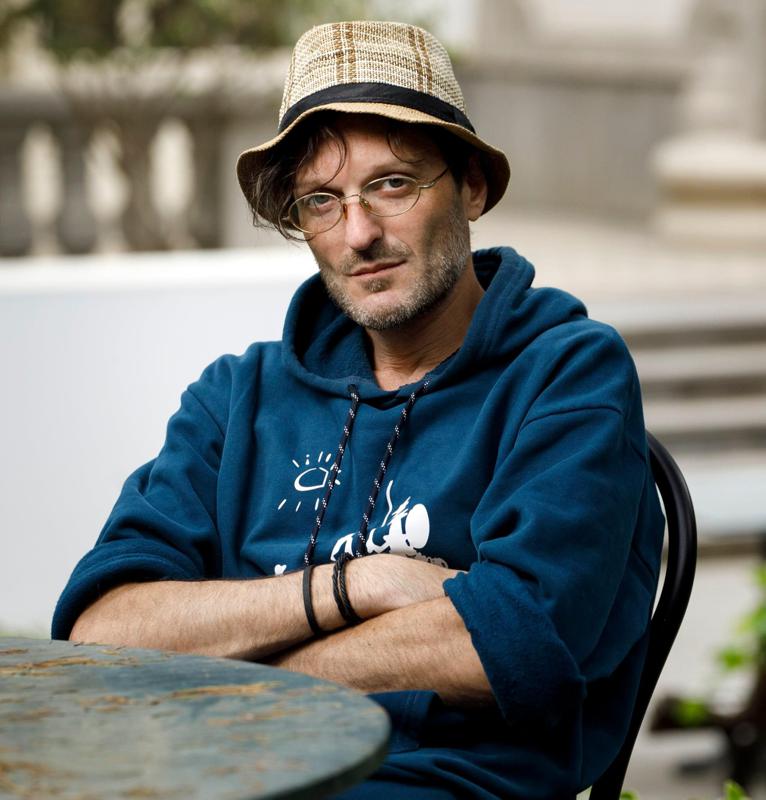 10 წიგნი ლუკა ბაქანიძის რჩევით, რომელიც შესანიშნავი საჩუქარი იქნება კითხვის მოყვარულთათვის