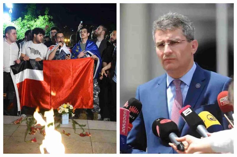 "სლოგანიც კი შეცვალეს "ენა, მამული და ერთობათი"... ამ ტექსტის შემადგენლების დარტყმის ობიექტი არის სარწმუნოება" - მამუკა მდინარაძე აქციის მონაწილეებზე