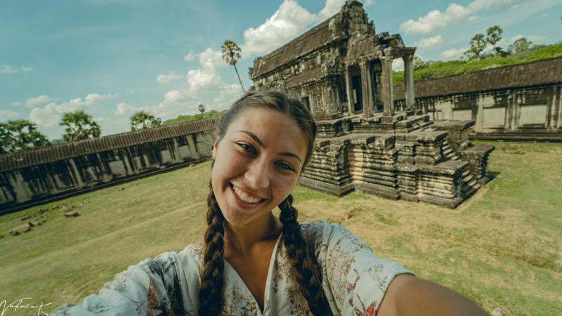 "უცნაური რაც მინახავს - შემწვარი ძაღლი კატასთან ერთად, ტროტუარზე პლასტმასის ჯორკოებზე ოჯახური სადილები..." - ვალერია კიკვიძის ეგზოტიკური თავგადასავლები და ულამაზესი ფოტოები: რას ჰყვება სოლო მოგზაური?