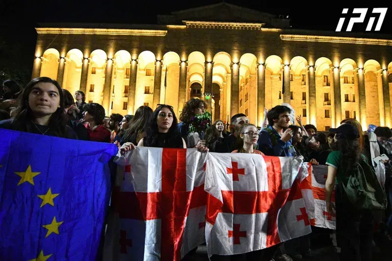 "არსებობს რისკი, რომ რაღაც სახის პროვოკაციები იყოს" - რა ვითარებაა პარლამენტთან, სადაც აქცია მიმდინარეობს