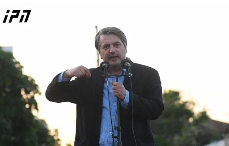 "ბევრი მირეკავს და მწერს, კარგად ვარ... გამთენიამდე სახლთან მოაწყვეს ჩასაფრება, სადარბაზო ააჭრელეს წარწერებითა და პლაკატებით" - რატი ამაღლობელი