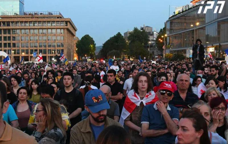აქცია "კი ევროპას, არა რუსულ კანონს“  - რა ხდება პირველი რესპუბლიკის მოედანზე?