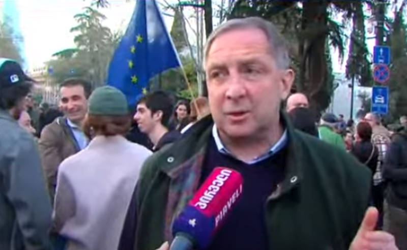 პარლამენტთან მიმდინარე აქციაზე "ქართული ოცნების" ყოფილი მინისტრი ალექსი პეტრიაშვილი დააკავეს - "ტვ პირველი"