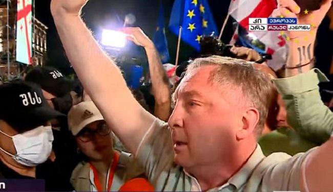 "ბუკა მოინახულა დღესაც ადვოკატმა. კარგად არის, იქიდანაც მე მამხნევებს" - რას წერს დაკავებული ექსმინისტრის მეუღლე და რას აცხადებს ადვოკატი?