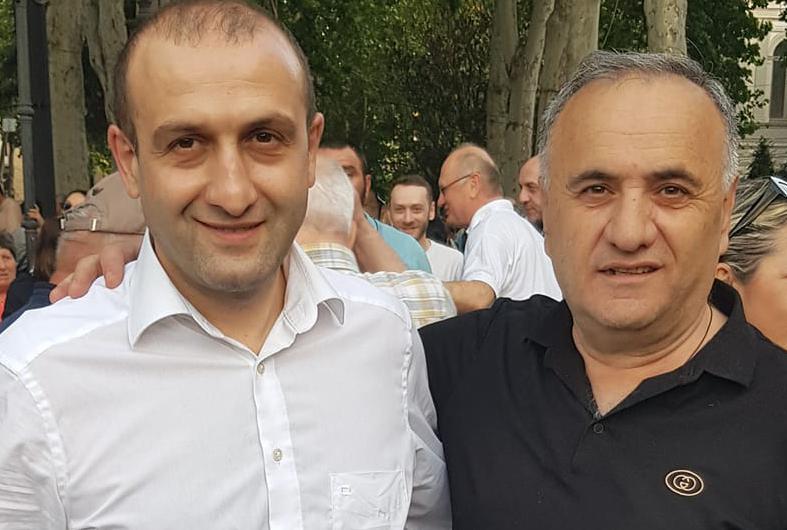 "ა, ძმაო, ოპოზიცია მოვიდა" - იაგო ხვიჩიას ფოტო "ქართული ოცნების" მიერ გამართული აქციიდან: რას ამბობს ოპოზიციონერი დეპუტატი?