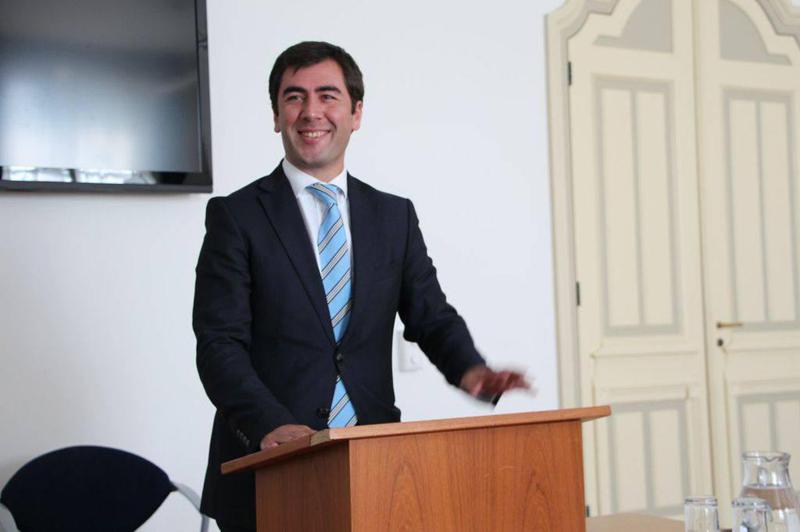 "როგორც ამ ქვეყნის ერთი რიგითი მოქალაქე და საჯარო მოხელე, ღიად ვაპროტესტებ "უცხოური გავლენის გამჭვირვალეობის“ შესახებ კანონპროექტს" - გიორგი წიქარიშვილი