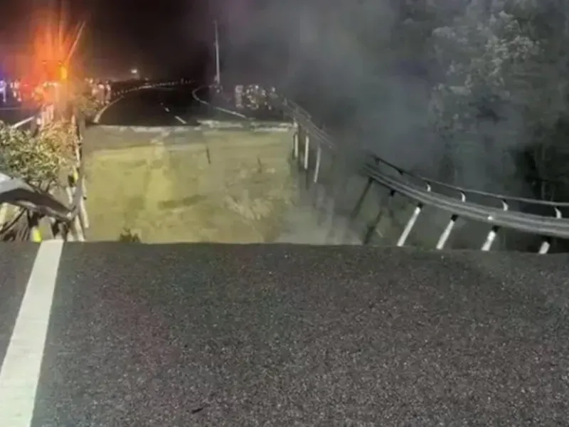 სამხრეთ ჩინეთში გზის ჩანგრევის შედეგად, სულ მცირე 19 ადამიანი დაიღუპა