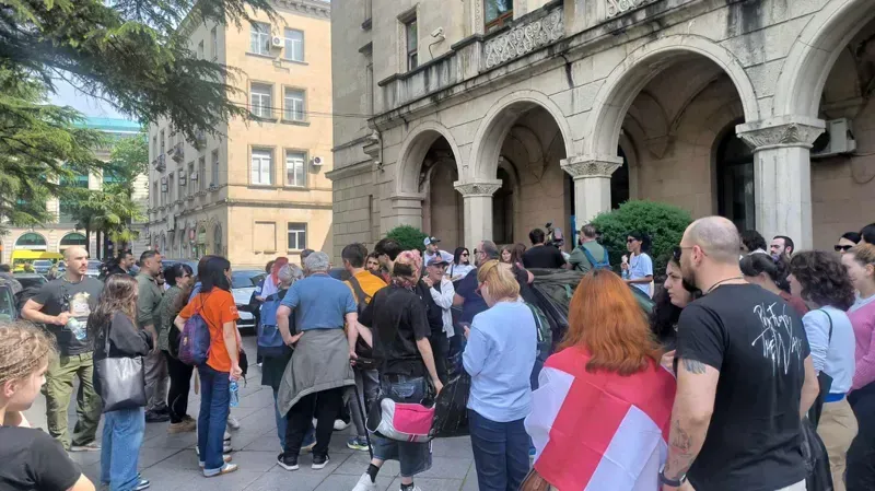 "შეუძლებელია, არ დადგე იმ ხალხის გვერდით, ვინც ამდენი დღეა აპროტესტებს კანონპროექტს" - თბილისში დღეს დაგეგმილ აქციას ქუთაისიდანაც უერთდებიან