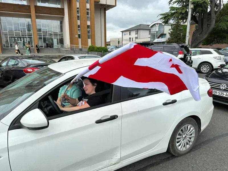 "დედაქალაქი არ ნებდება და  ყოველი ჩვენგანის ვალია, რეგიონების ვალია, შევეშველოთ" - ე.წ. აგენტების კანონის საწინააღმდეგო აქციას ზუგდიდიდან და წალენჯიხიდან წამოსული მოქალაქეებიც შეუერთდებიან