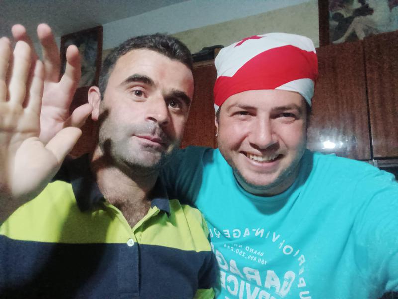 "ეს გელა ნადირაძეა, ჩემი ბავშვობის ძმა.. ყველა მთავრობას ვყავართ ნაცემი, მაგრამ თავისუფლებას არაფერში არ გავცვლით" - რას წერს აკა სინჯიკაშვილი მოქალაქეზე, რომელიც აქციიდან გაუჩინარდა და დღეს იპოვეს