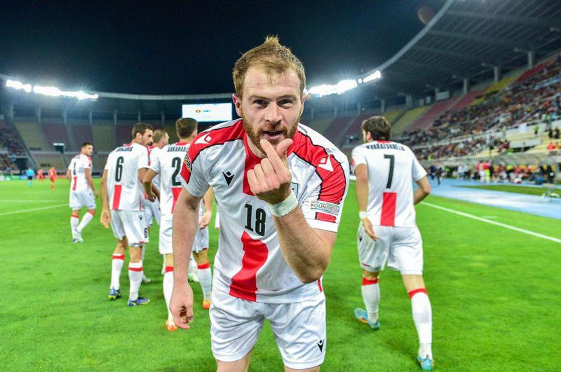 "ვდგავარ იმ ახალგაზრდების გვერდით, ვერანაირად გამართლდება მშვიდობიან მომიტინგეებზე თავდასხმა, არა ყველაფერს რაც საქართველოს რუსეთისკენ მიაქანებს" - ბუდუ ზივზივაძე