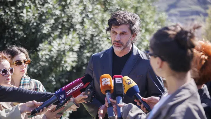 "უტიფარი უთხარი დედაშენს და მამაშენს, სახლში რომ მიხვალ, შენი გაზრდისთვის! - თავხედო ნაძირალა! უზრდელო შენ" - კახა კალაძე ჟურნალისტს