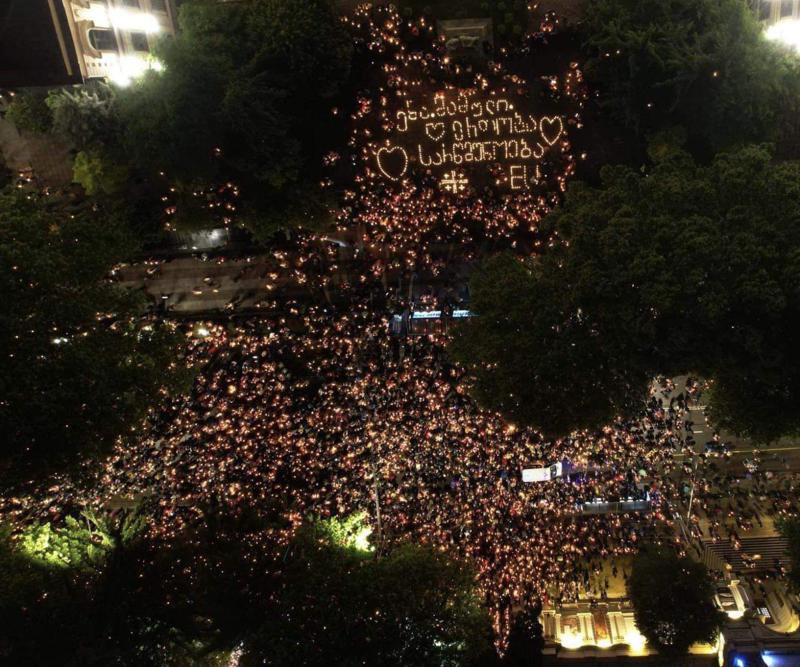 "წუხანდელმა ღამემ დამანახა, რომ ცოცხლები ვართ, რომ მოვიდა თაობა, რომელსაც აქვს ნება, ჩვენი, უფროსი თაობის ტვინებში ჩასახლებული საბჭოთა ჯოჯოები განდევნოს" - ზაზა ფირალიშვილი
