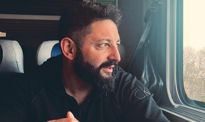 "ჩემი შემოსავლის ერთადერთი წყარო ჩემი პროფესიაა, ჩემს ანგარიშზე არსებული თანხა ვერ ფარავს ჩემს საბანკო ვალდებულებას... თქვენი აზრით მე მეზეიმება და მემღერება?!" - სუხიტაშვილი