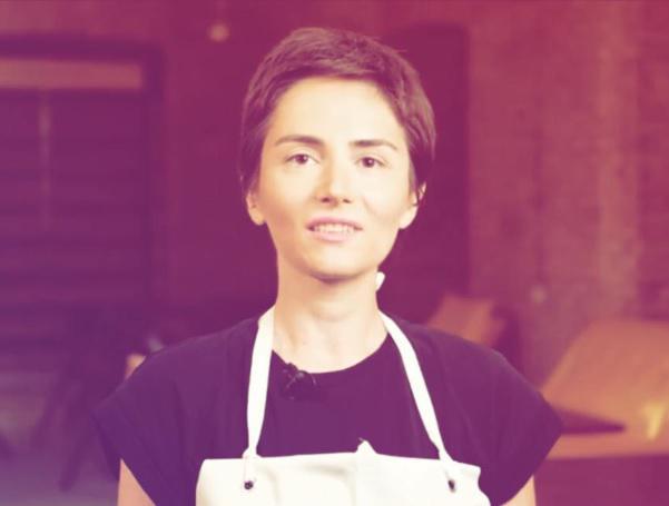 "ჭავჭავაძეზე ასაკოვანი კაცი პოლიციამ წააქცია, როგორც კი დავიხარეთ, ეგრევე წაგვაქციეს, მიწაზე დაგვყარეს და 7 პოლიციელი გვირტყამდა წიხლებს" - რას წერს მზარეული თინა ვაშაკიძე