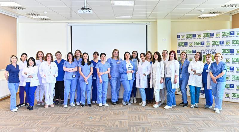 12 მაისი ექთნების დღეა - რა ცოდნა და უნარები უნდა ჰქონდეს ადამიანს, რომელიც პაციენტთან ყველაზე მეტ დროს ატარებს