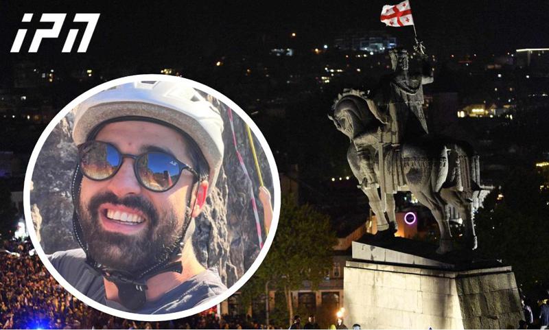 "გუშინ დათო გაცოცხლდა, ხალხო. ის ბიჭი, რომელმაც გორგასლის ძეგლზე დროშა დაკიდა, დათოს შვილი ყოფილა. მითხარით რომ გმირები ნამდვილად არ კვდებიან" - რას წერენ გურამ ხუციშვილზე