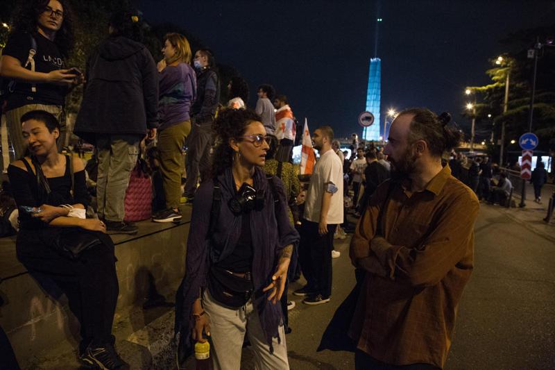 "ერთ დაკვირვებაზე მოგიყვებით, პოლიციელებთან მივედით და ხუმრობით ვეკითხებოდით, დაშლა როდის გვიწევსო... სახე მოერღვათ" - რას წერს ყოფილი დეპუტატი?