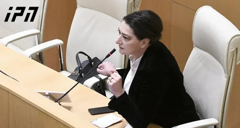 პარლამენტის თავმჯდომარემ თაკო ჩარკვიანი პლენარულ სხდომათა დარბაზიდან გააძევა