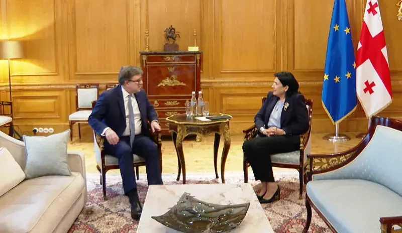 რა ინფორმაციას ავრცელებს პრეზიდენტის ადმინისტრაცია სალომე ზურაბიშვილისა და ჯიმ ო'ბრაიენის შეხვედრასთან დაკავშირებით?