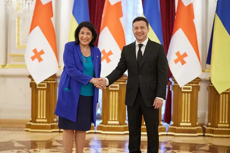 "ვესაუბრე პრეზიდენტ ზელენსკის და მადლობა გადავუხადე ქართველი ხალხის სოლიდარობისა და ურყევი მხარდაჭერისთვის" - პრეზიდენტი