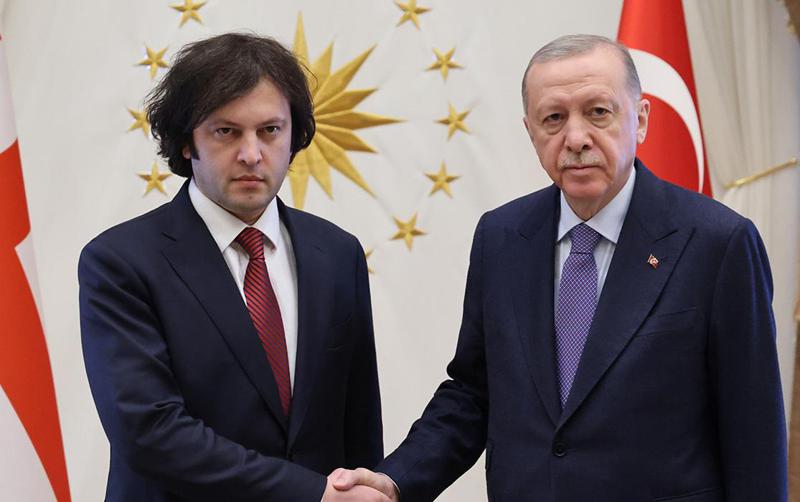 სავაჭრო პარტნიორობის გაღრმავება, რეგიონული და გლობალური საკითხები, ფეხბურთი და თანამშრომლობის მემორანდუმი - დეტალები ირაკლი კობახიძისა და ერდოღანის შეხვედრიდან