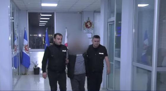 "რაღაცას შეუჭამია ვაზი და ამაზე იკამათა უკამათიათ მამა-შვილს... ამის შემდეგ შვილს რამდენჯერმე ესროლა, დაკავებული ყოფილი პოლიციელია" - დეტალები მარტვილიდან