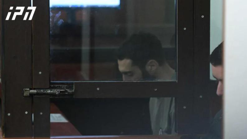 "ცოლს ჩაცმის სტილის არჩევას უკრძალავდა, ასევე, თავისუფალ გადაადგილებას, უკეტავდა სახლის კარს..." - რა თქვეს პროკურორმა და ადვოკატმა ცოლის და სიდედრის მკვლელობაში ბრალდებულის სასამართლოზე?