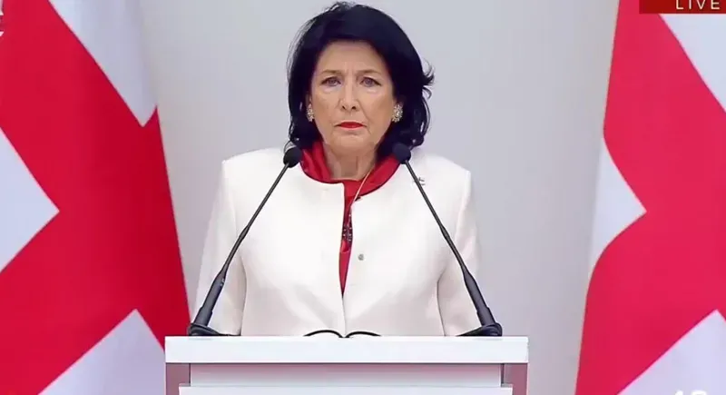 "ნუ მიეცემით უიმედობას, ეს ქვეყანა და მისი დამოუკიდებლობა აქამდე თქვენი, ამ ქვეყნის მოქალაქეების მოყვანილია" - პრეზიდენტის მიმართვა