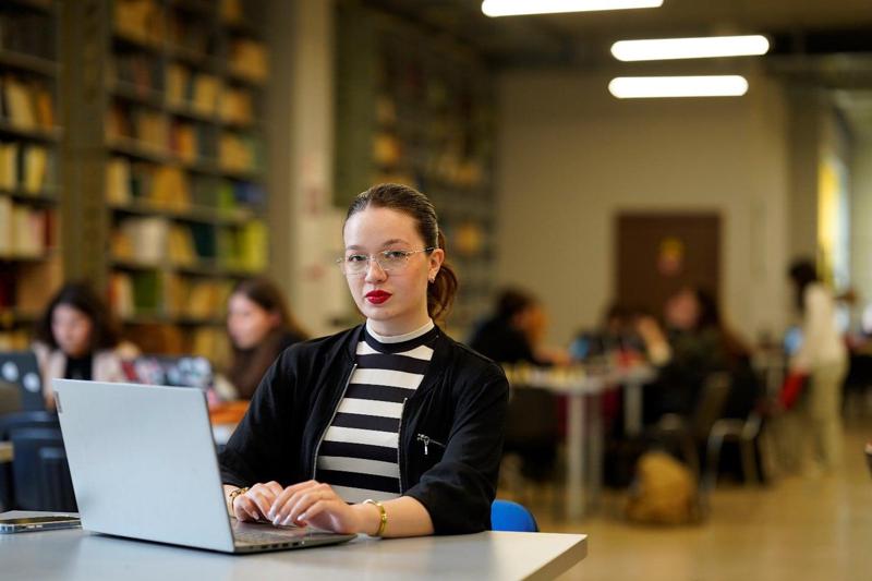 "მახარებს, რომ ის შრომა, რომელსაც სწავლაში ვდებ, მართლაც ფასდება" - გაიცანით "ნიკორა ჯგუფის" სტიპენდიანტი ანნა ჭიღლაძე