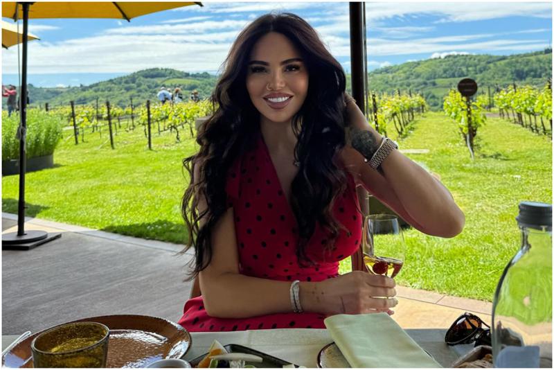 moschino-ს ძვირადღირებული კაბა და ფოტოსესია ანტინორების სამფლობელოში - შორენა ბეგაშვილის იტალიური დასვენება: ფოტოები "ინსტაგრამიდან"