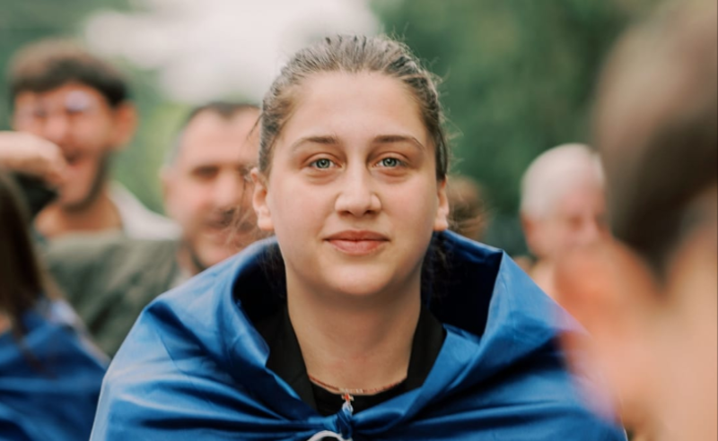 "შვილთან ერთად ვიყავი, როცა თავს დამესხა ჯოხით... თავში მირტყა, გინებით და შეურაცხყოფებით" - რას წერს "დროას" წევრი მარიამ სიჭინავა