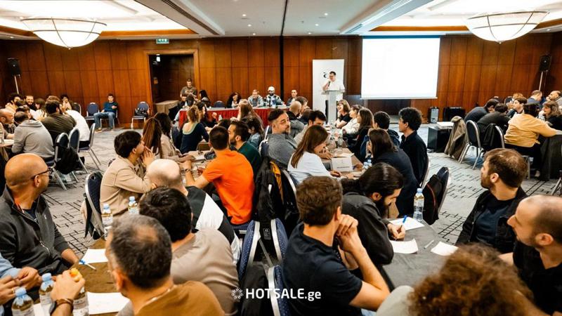 Hotsale.ge-მ ინტელექტუალური თამაშის - "რა? სად? როდის?" ბიზნეს ლიგის გამარჯვებულებს საჩუქრები გადასცა