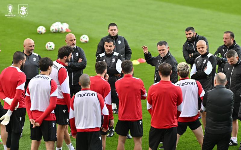 ნაკრების პირველი ვარჯიში გერმანიაში და კომენტარები:  "ერთი ოჯახი ვართ, გუნდში ძალიან კარგი განწყობაა" - ცნობილია ისიც, ვისთან როგორი მაისურით ვითამაშებთ