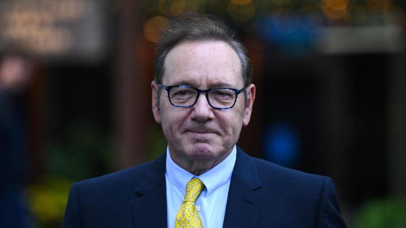 "ზედმეტად ვაფათურებდი ხელებს, ადამიანს სექსუალურად ვეხებოდი ისე, რომ არ ვიცოდი, თუ მას ეს არ სურდა" - კევინ სპეისი აღიარებს, რომ წარსულში "ცუდად" იქცეოდა