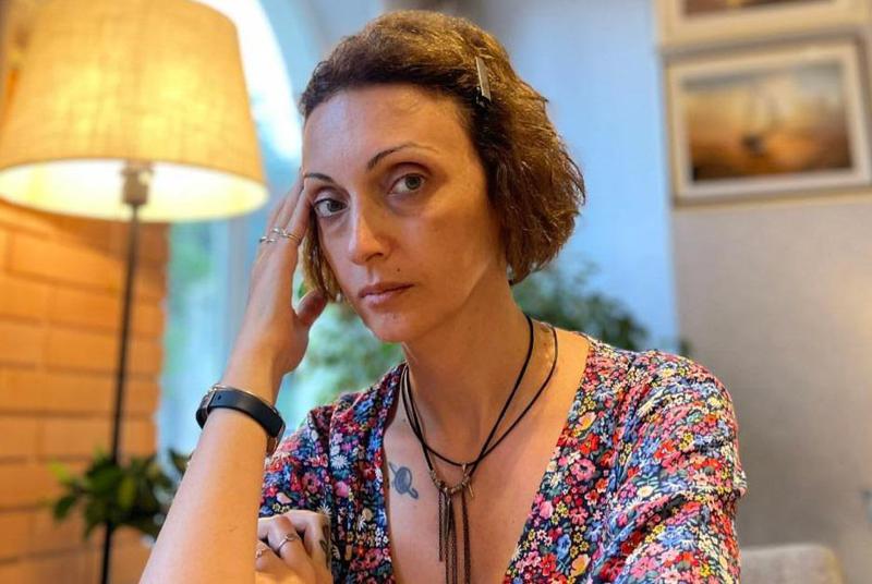 "მე და მთავრობის წევრები, ვინც ჩვენ წარსულს და ჩვენს შვილებს მომავალს გვართმევენ, ერთად აღარასდროს ვიფრენთ" - რეჟისორ ელენე მაცხონაშვილის პროტესტი